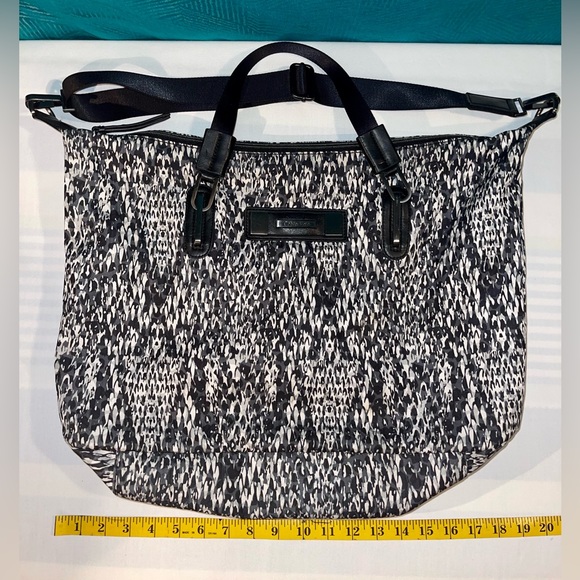 Calvin Klein weekender bag and toiletries/clutch bag - Picture 9 of 16